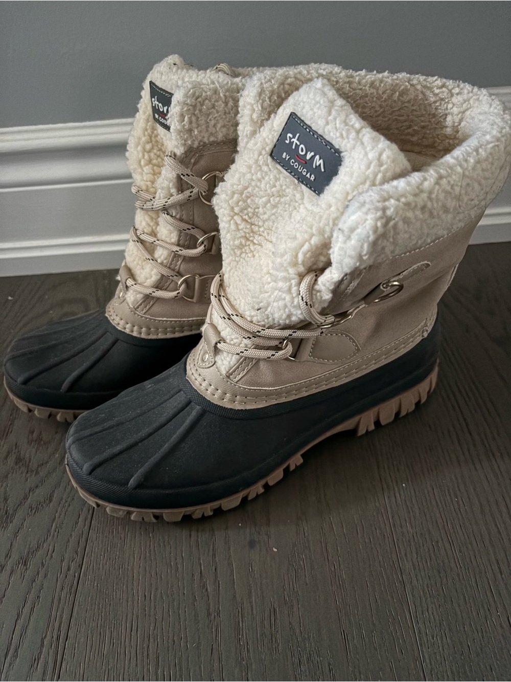 Storm brand ivory & black ladies winter boots sz 8 EUC retail $169
